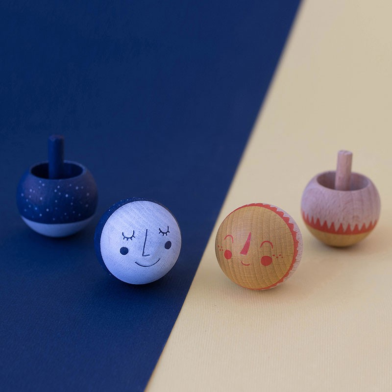 <p>Toupie en bois d'hêtre</p>